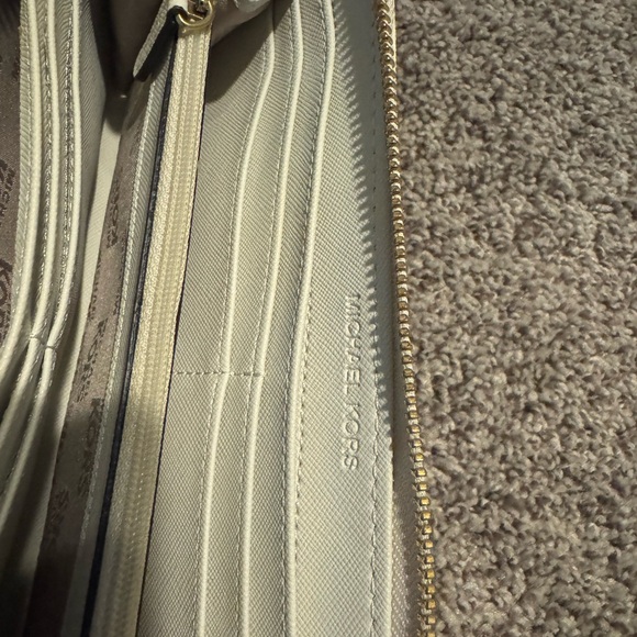 Michael Kors White Wallet Luxurious Gold Accents - Picture 6 of 7